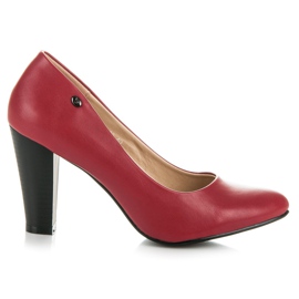 Vices New Collection Bombas clássicas no post vermelho Vices New Collection Bombas clássicas no post vermelho