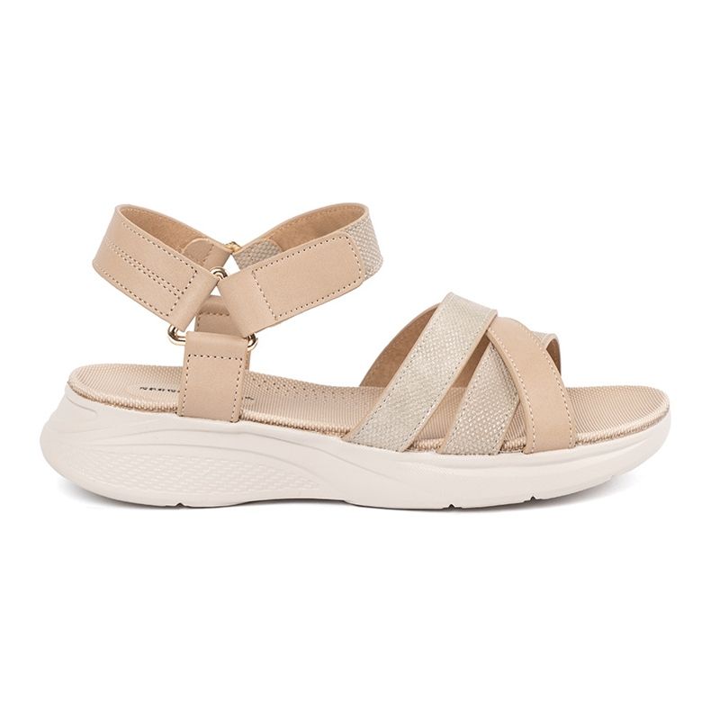 Sergio Leone Sandálias bege leves em uma plataforma branca