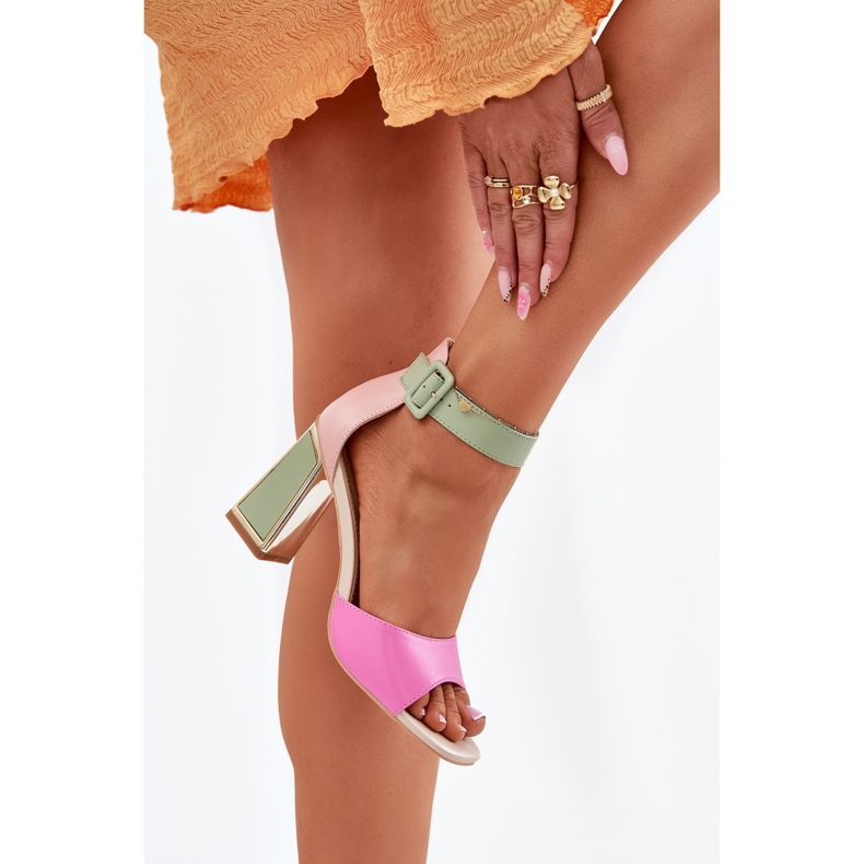 EVento Sandálias femininas elegantes no post-verde-rosa
