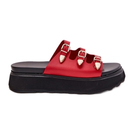 Chinelos femininos na plataforma com listras vermelhas vermelho