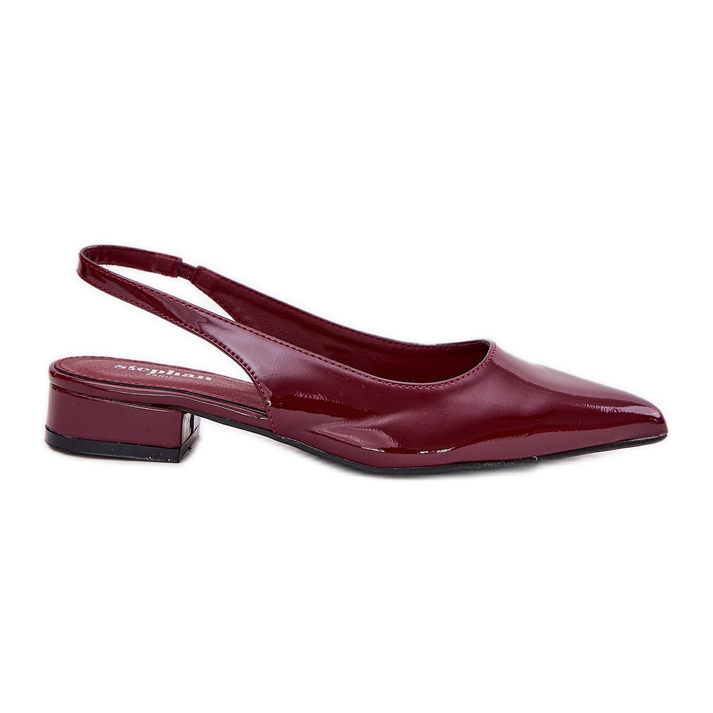 Ballerinas pintadas de bordas de bordas vermelho