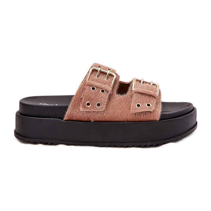 Chinelos femininos com fivelas douradas na plataforma bege rosa Chinelos femininos com fivelas douradas na plataforma bege rosa