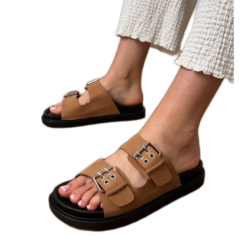 Flip -flops marrons com grampos em listras castanho Flip -flops marrons com grampos em listras castanho