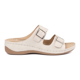 Seastar Chinelos em uma cunha baixa com grampos bege