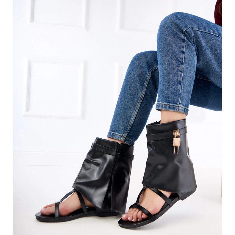 Sandálias planas pretas com superior preto