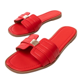 Chinelos de mulheres vermelhas com um ornamento no cinto vermelho