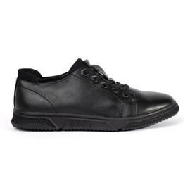 Sapatos de homens negros isolados com pêlo preto