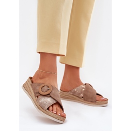 Funcionários femininos com um INBLU RV000012 BROWN. marrom