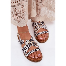 Sandálias femininas de salto plano com pregos dourados-brancos