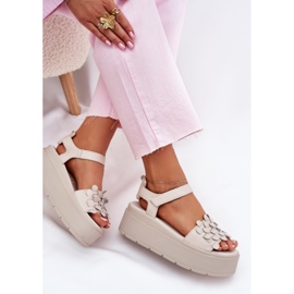 Sandálias de couro feminino na plataforma Chebello 4701 bege