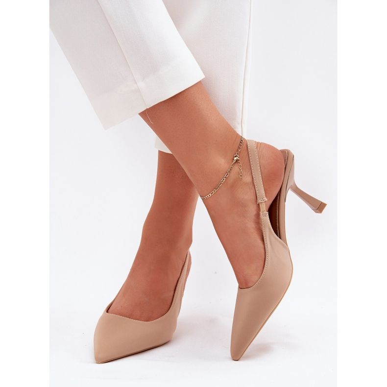 Sandálias femininas no salto alto bege