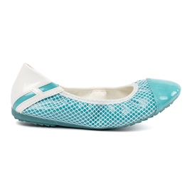 Bailarinas azuis com um filtro branco azul