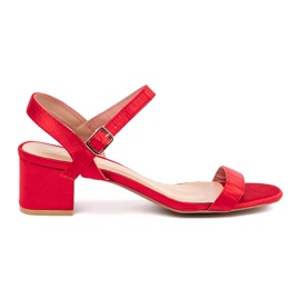 Shelvt Sandálias vermelhas em um poste vermelho Shelvt Sandálias vermelhas em um poste vermelho