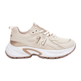 Tênis femininos em uma enorme sola bege