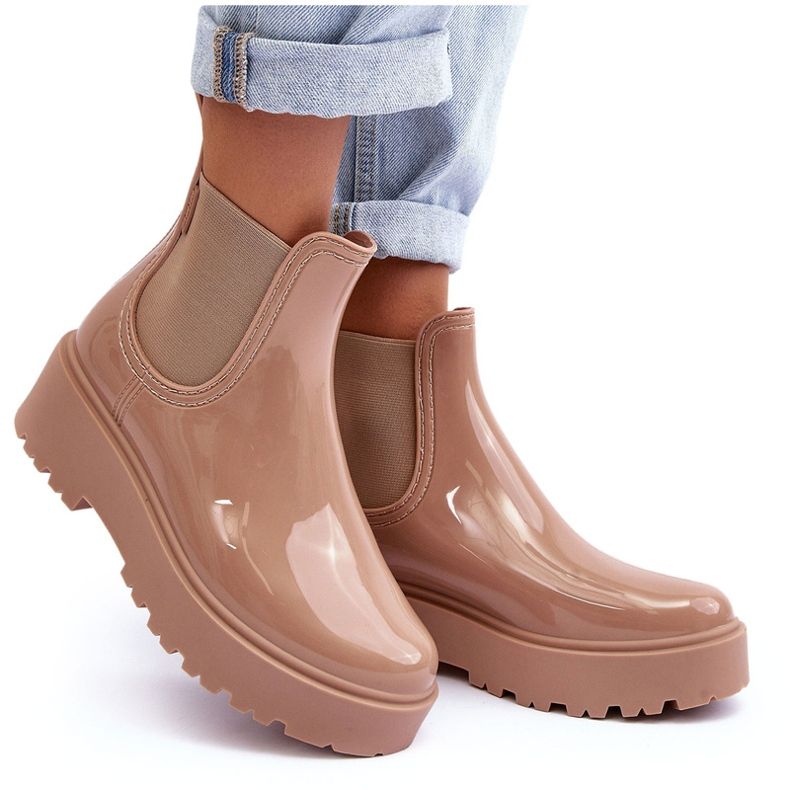 Galochas lacadas femininas na Big Star MM274396 Plataforma bege