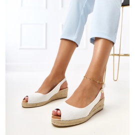 Sandálias de alpargelo branco na cunha de Nevarek