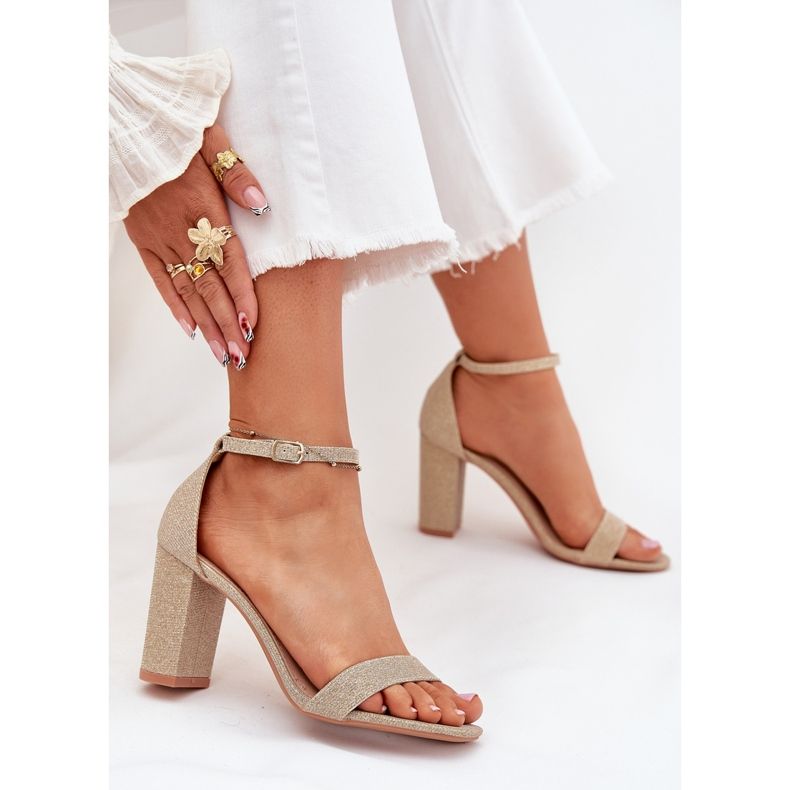 Boto Sandálias femininas brilhantes no Post Golden Kavina dourado