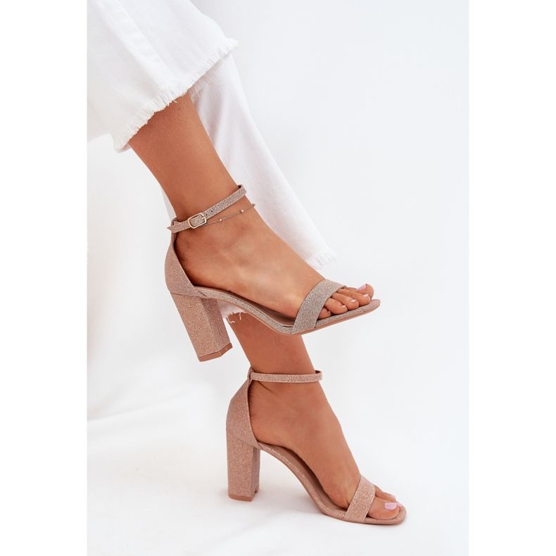 Boto Sandálias femininas brilhantes no post rosa kavina ouro dourado