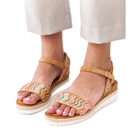 Sandálias de crochê marrom na cunha Versala