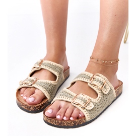 Chinelos verdes de crochê na sola de cortiça Lavreta Chinelos verdes de crochê na sola de cortiça Lavreta