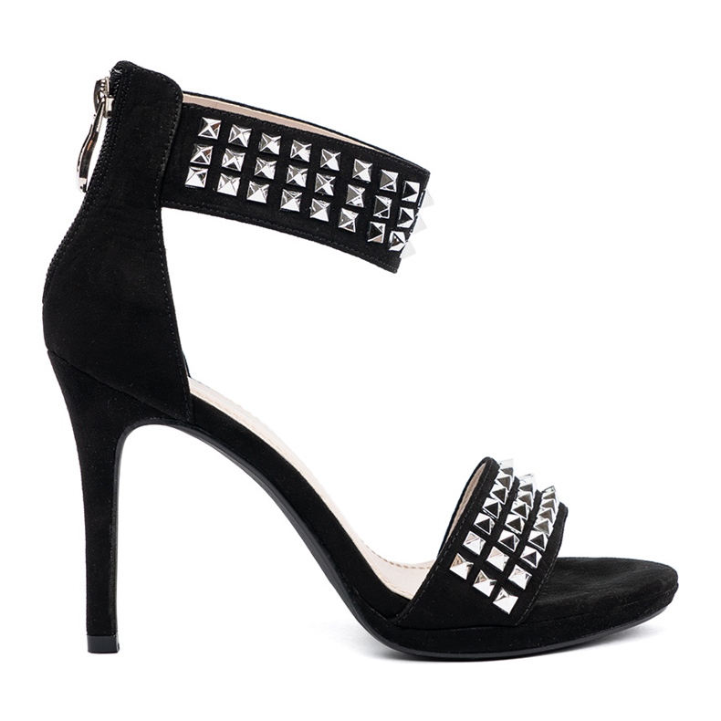 Shelvt Sandálias em um alfinete preto com zircões