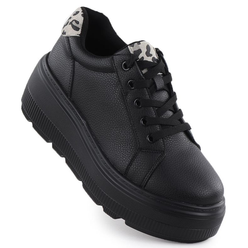 Sapatos de couro feminino na plataforma Black Vinceza 89144 preto
