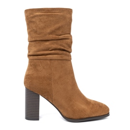 Shelvt Botas de caramelo com uma parte superior e salto amassada