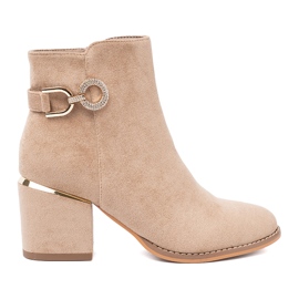 Shelvt Botas bege elegantes com uma fivela decorativa