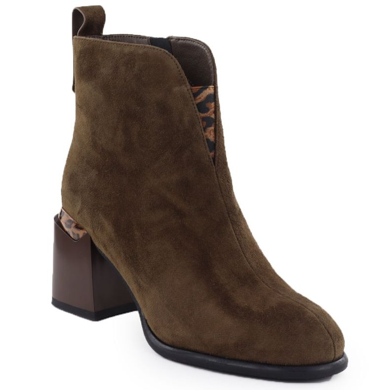 Botas de couro em um post decorativo marrom Vinceza 66811a castanho