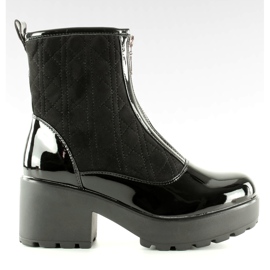 Botas Vagabond com biqueira envernizada Q06 preto