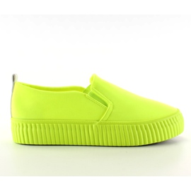 Slip-on em sola amarela com nervuras altas GF-40 amarelo Slip-on em sola amarela com nervuras altas GF-40 amarelo