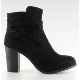 Botas de salto alto preto com um arco