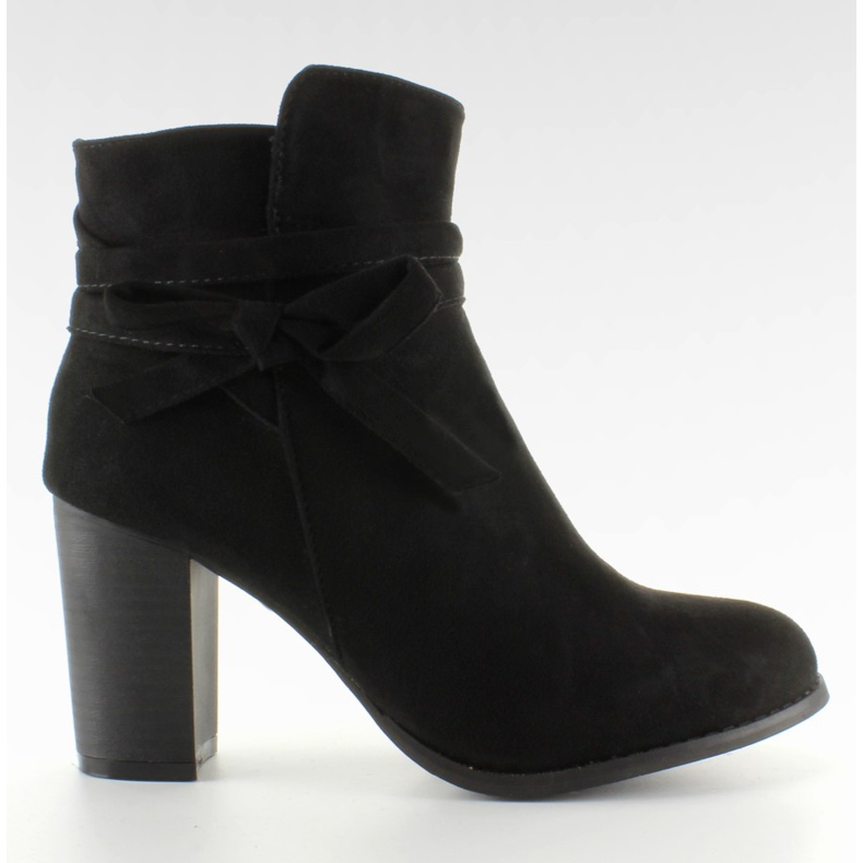 Botas de salto alto preto com um arco Botas de salto alto preto com um arco