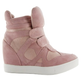Tênis de camurça com fechamento em velcro rosa