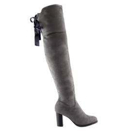 Botas acima do joelho amarradas com fita cinza PE121P
