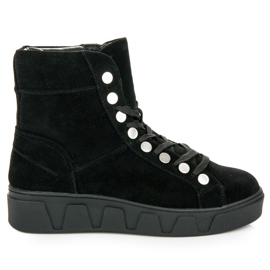 Betler Botas amarradas na plataforma preto