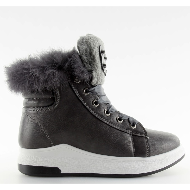 Calçados esportivos isolados cinza D. cinza