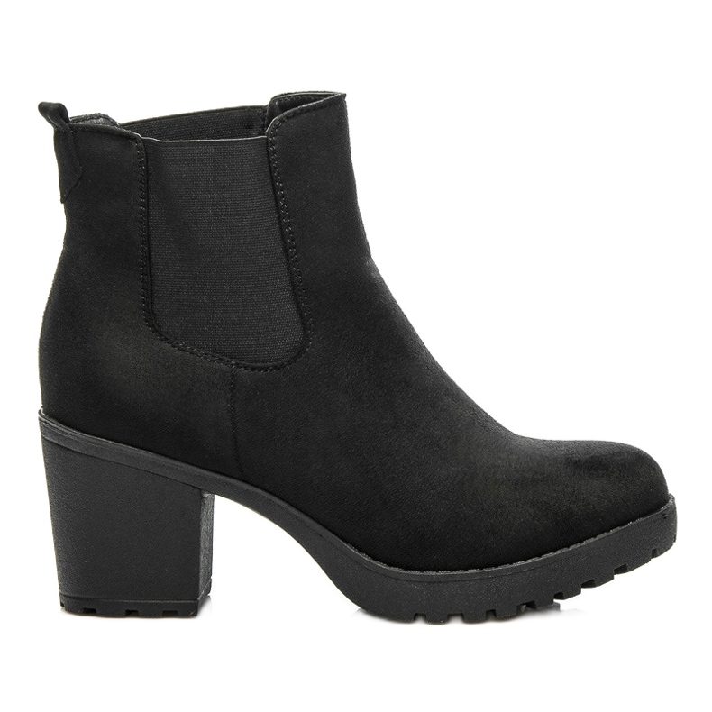 Queentina Chelsea Boots em um bar preto