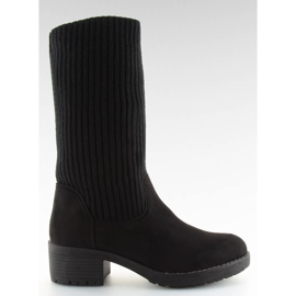Botins pretos com parte superior em malha