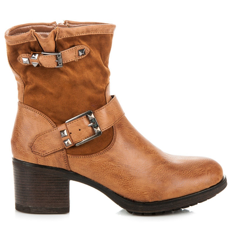 Super Mode Trabalhadores marrons em um bar castanho Super Mode Trabalhadores marrons em um bar castanho