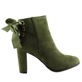 Botas verdes no poste A852 verde