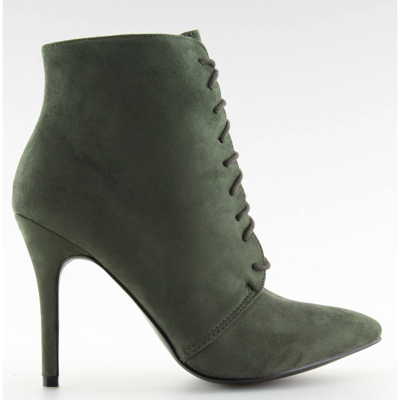 Botas verdes em um verde LB-229 verde