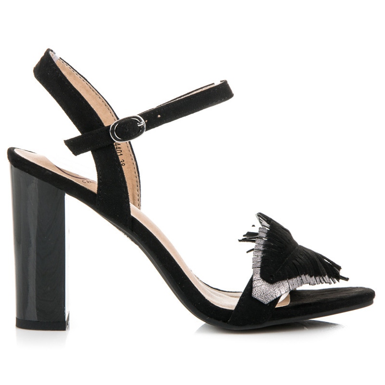 Kylie Sandálias Boho em um bar preto