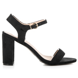 Vinceza Sandálias pretas no poste preto