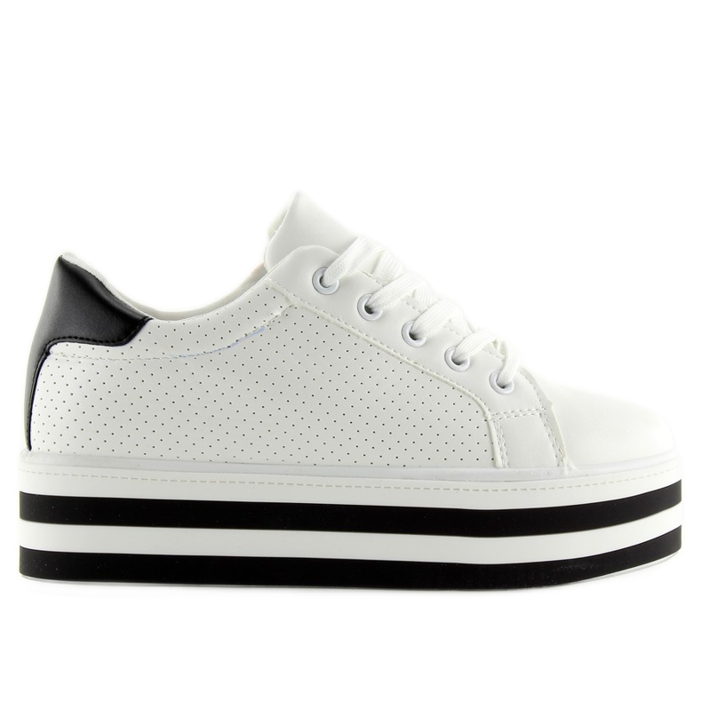 Tênis branco em uma sola alta