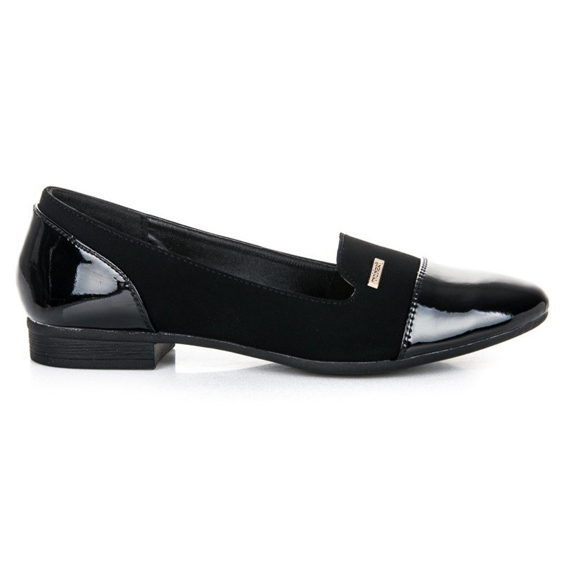 Lordes de salto alto pretos