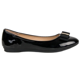 Comer bailarinas lacadas a preto