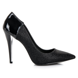 Elegantes saltos de vinceza preto Elegantes saltos de vinceza preto