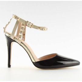 Bombas em um pino com pinos pretos At