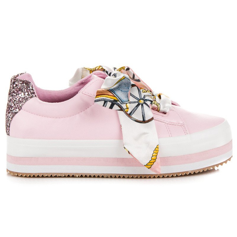 Tênis estilosos na plataforma vices rosa